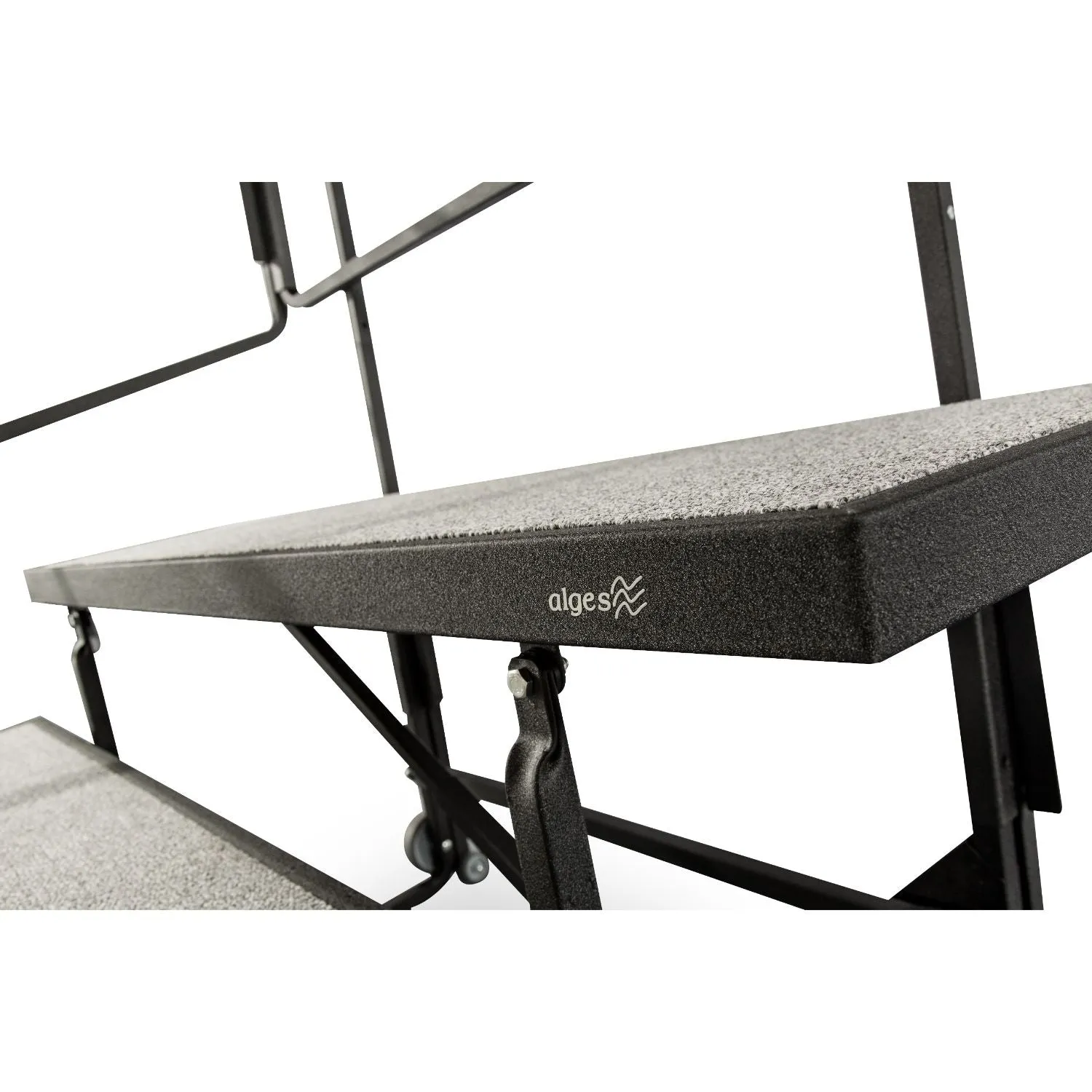 Alges Choral Riser, 4th Step