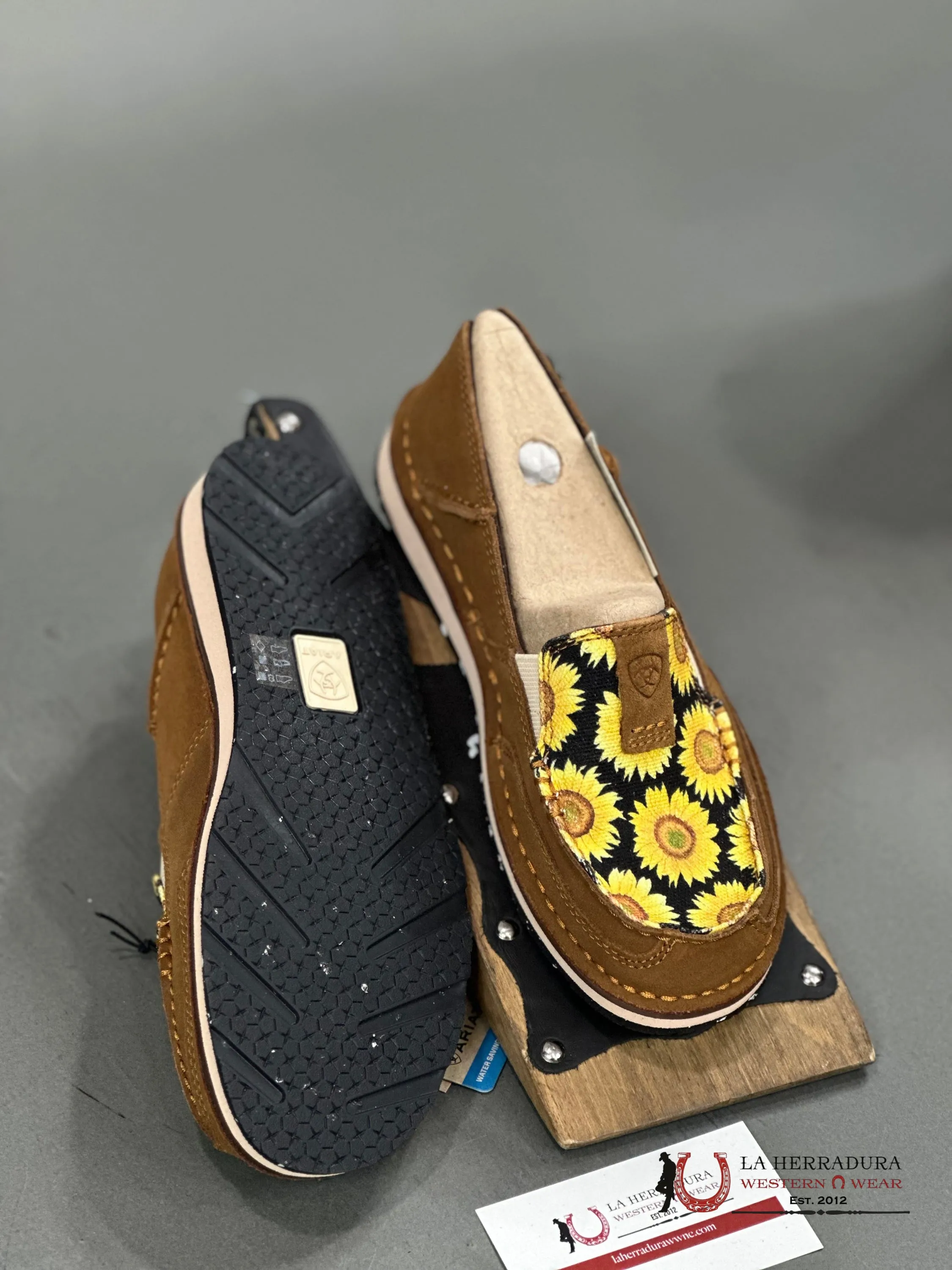 ARIAT WOMENS CRUSIER SUNFLOWERS
