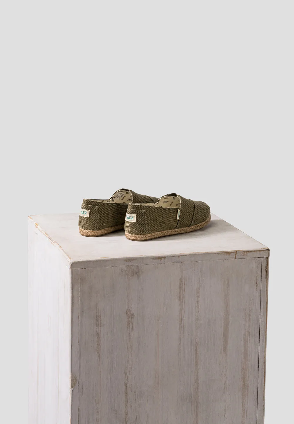 ESSENTIAL KHAKI