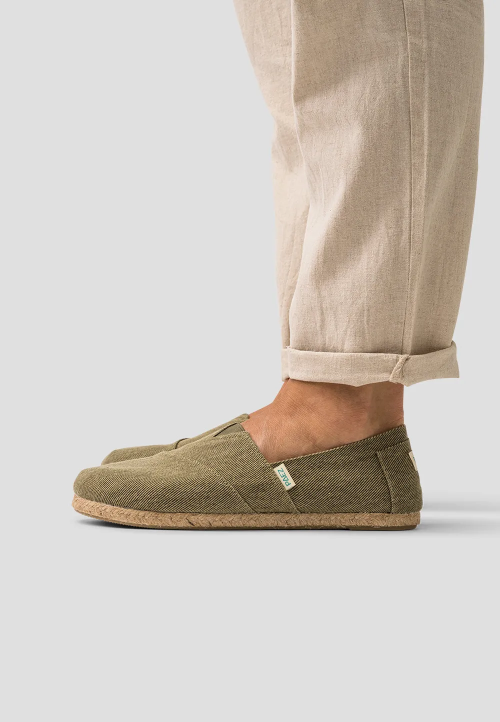 ESSENTIAL KHAKI