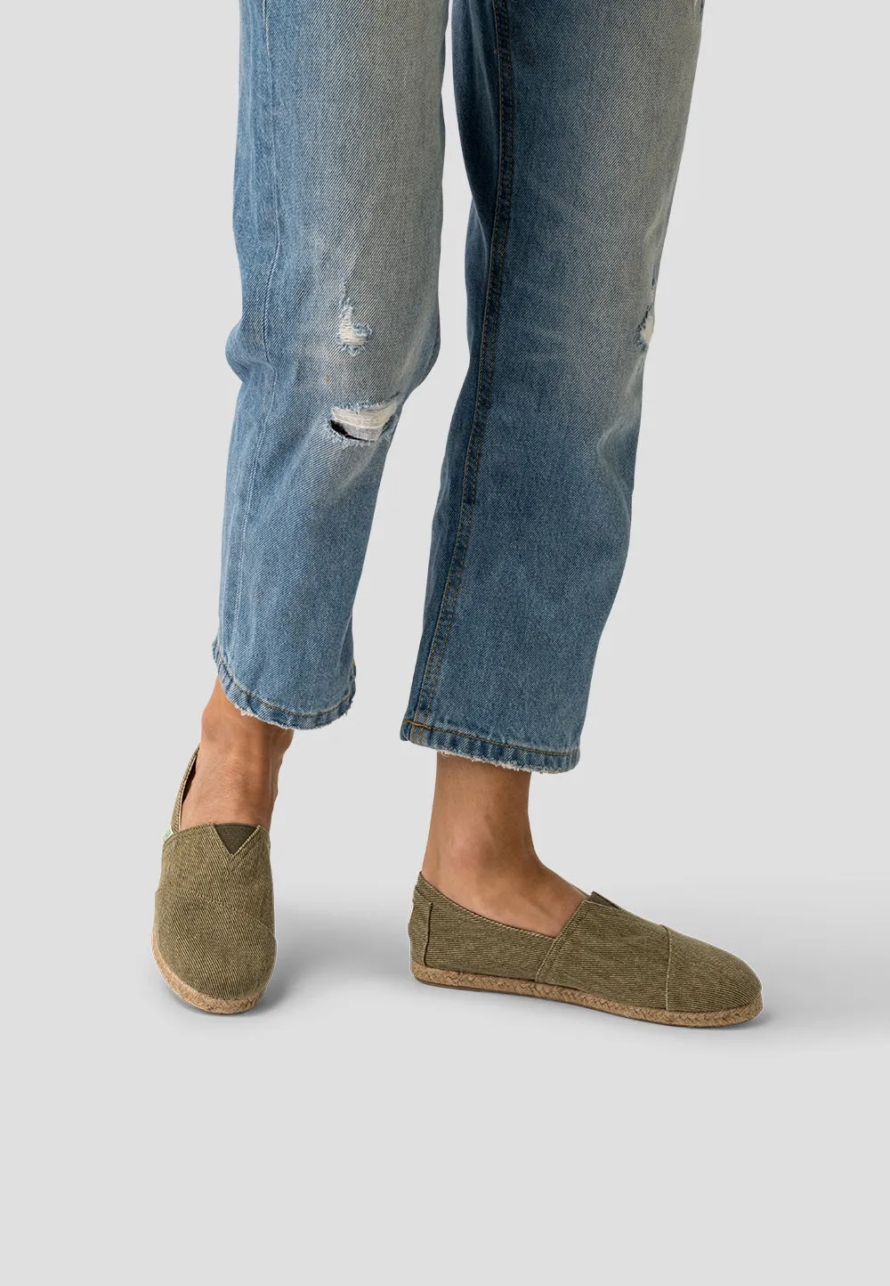 ESSENTIAL KHAKI