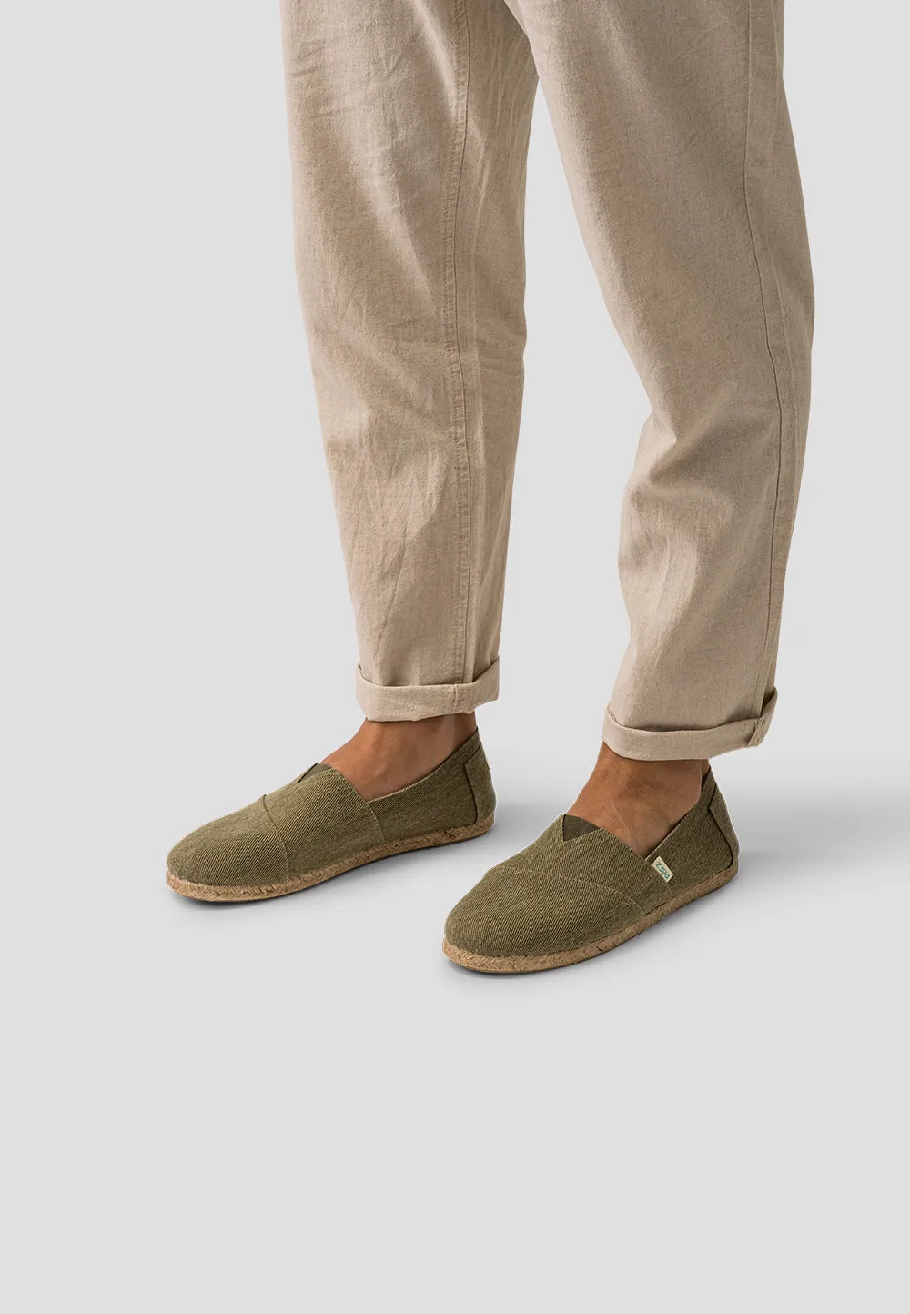 ESSENTIAL KHAKI