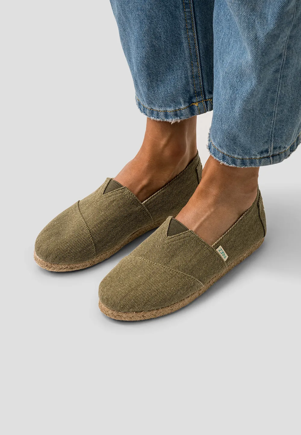 ESSENTIAL KHAKI