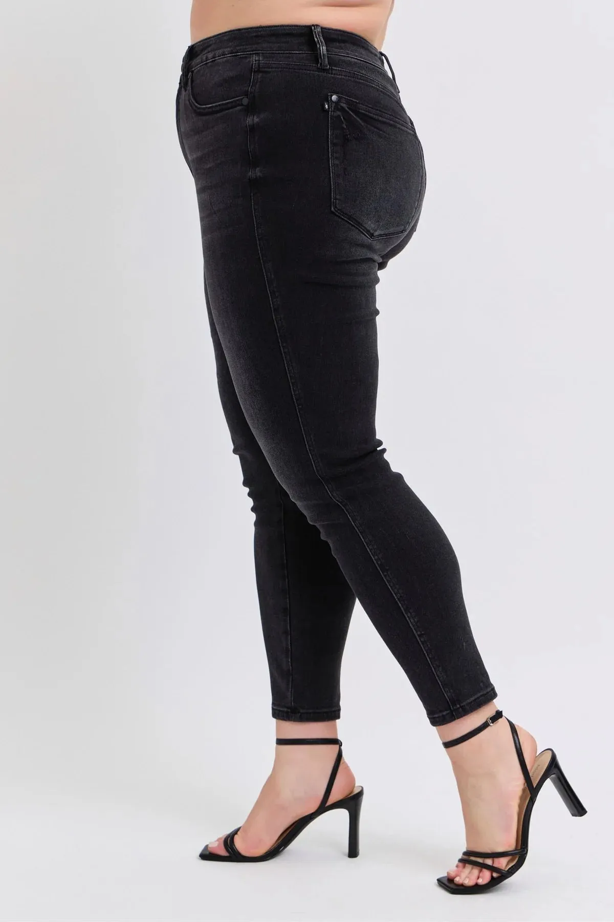 Judy Blue Mid-Rise Tummy Control Skinny Jeans (Plus)