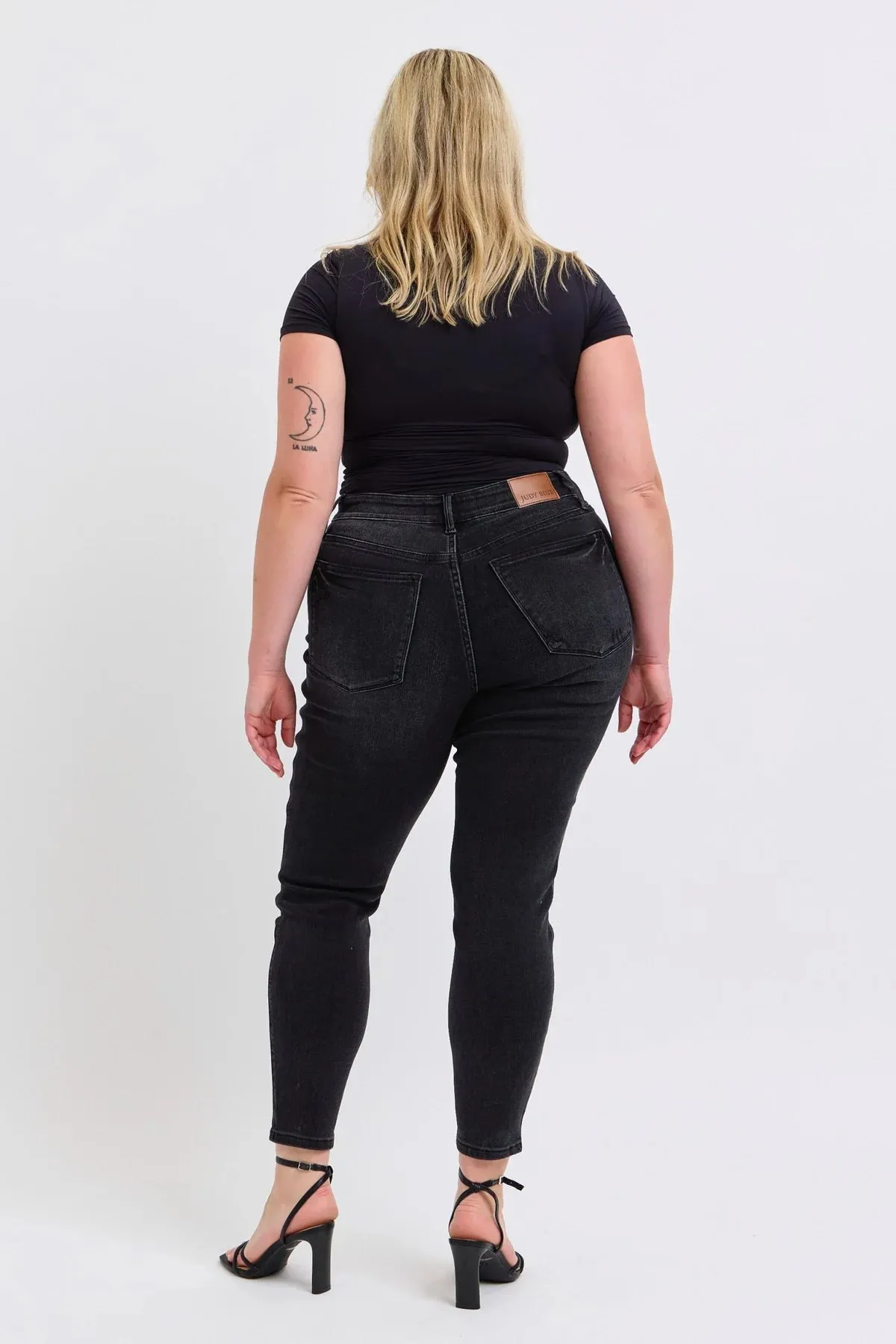 Judy Blue Mid-Rise Tummy Control Skinny Jeans (Plus)