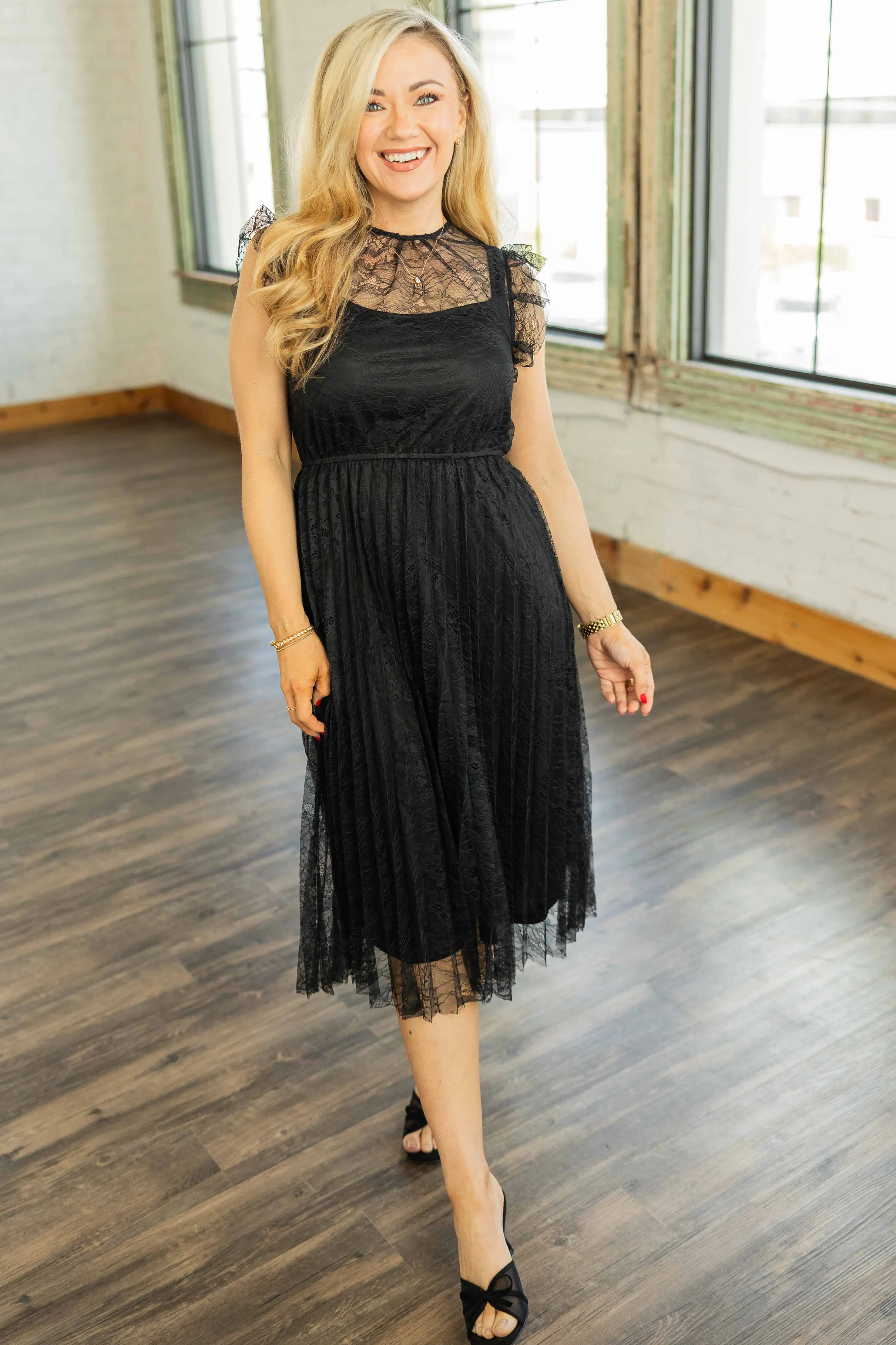 LACY MIDI DRESS-BLACK