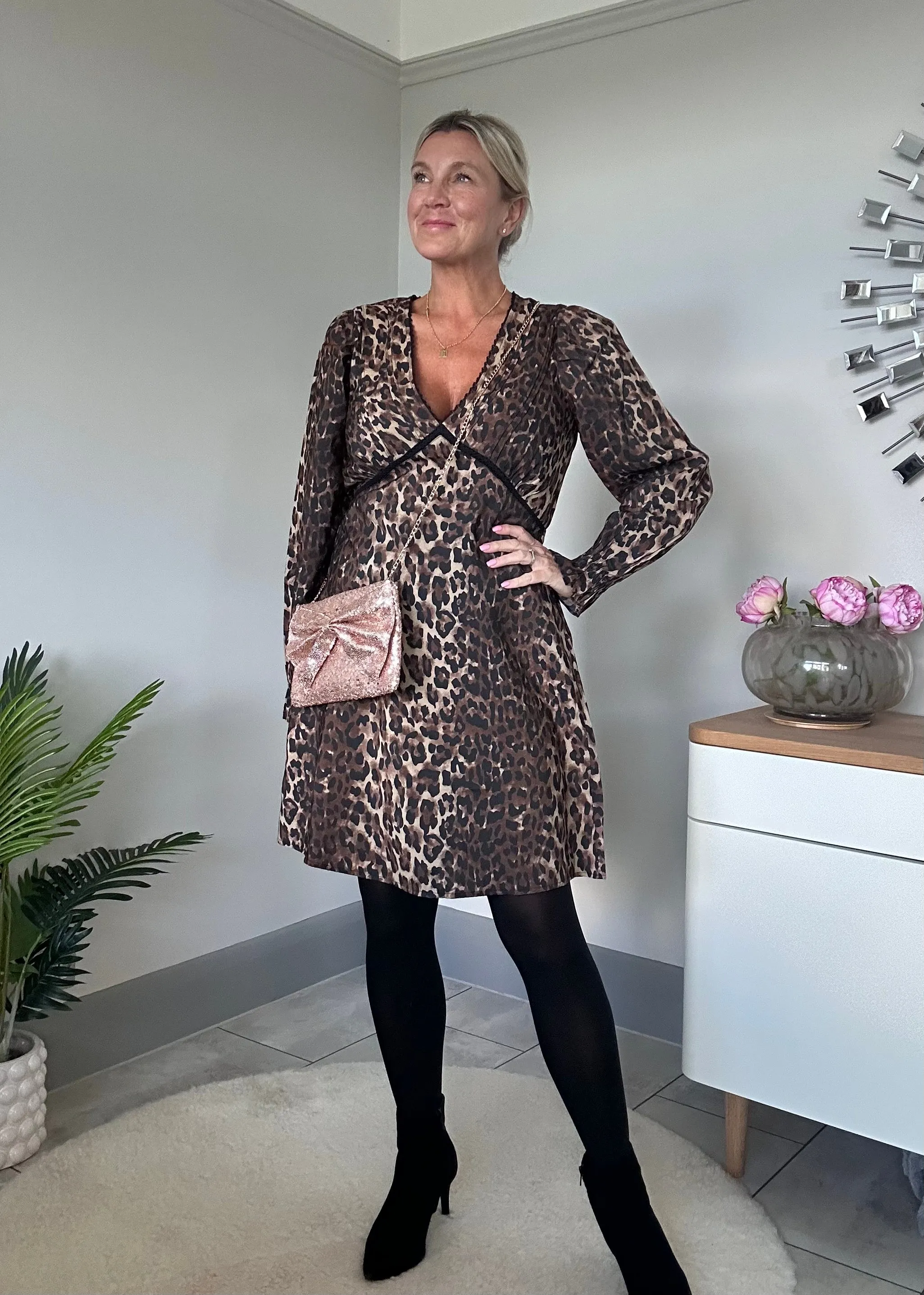 Leopard L/S V Neck Dress