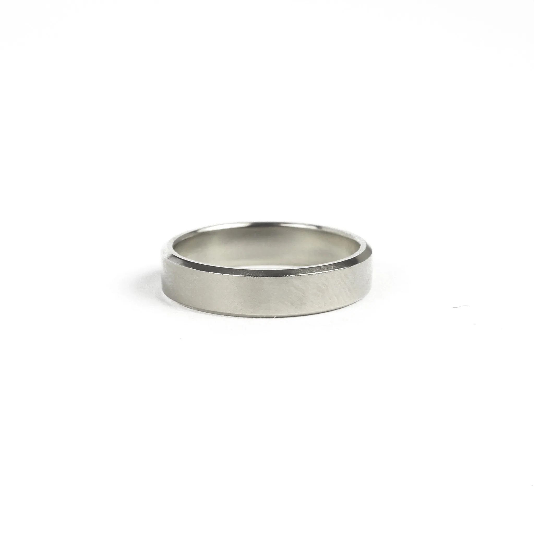 Minimal Band - Beveled - 4.5mm
