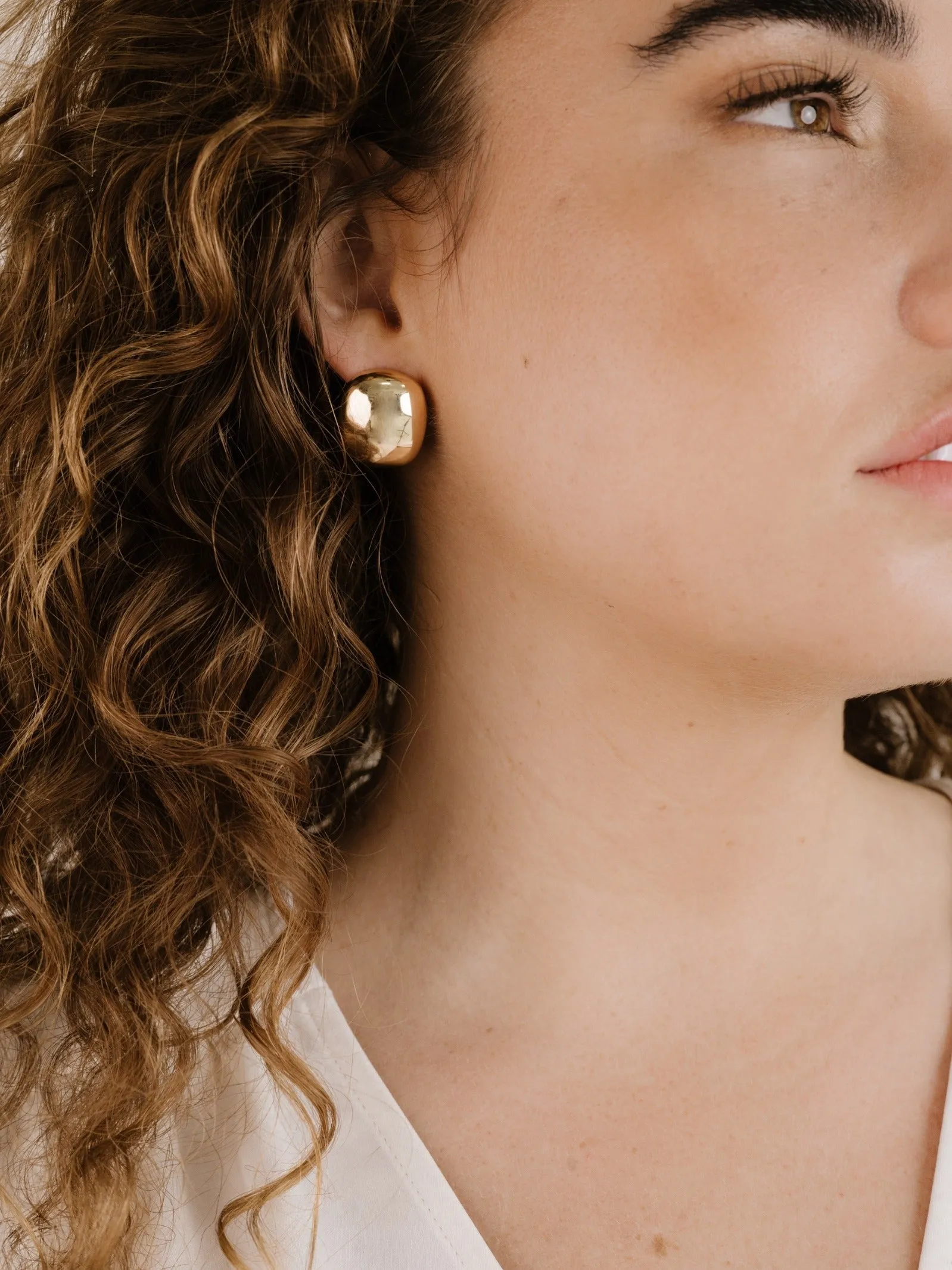 Minimal Curved Square Stud Earrings