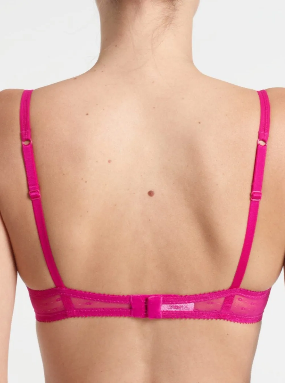 Yasmine Eslami: Joanne Demi Bra - 34C