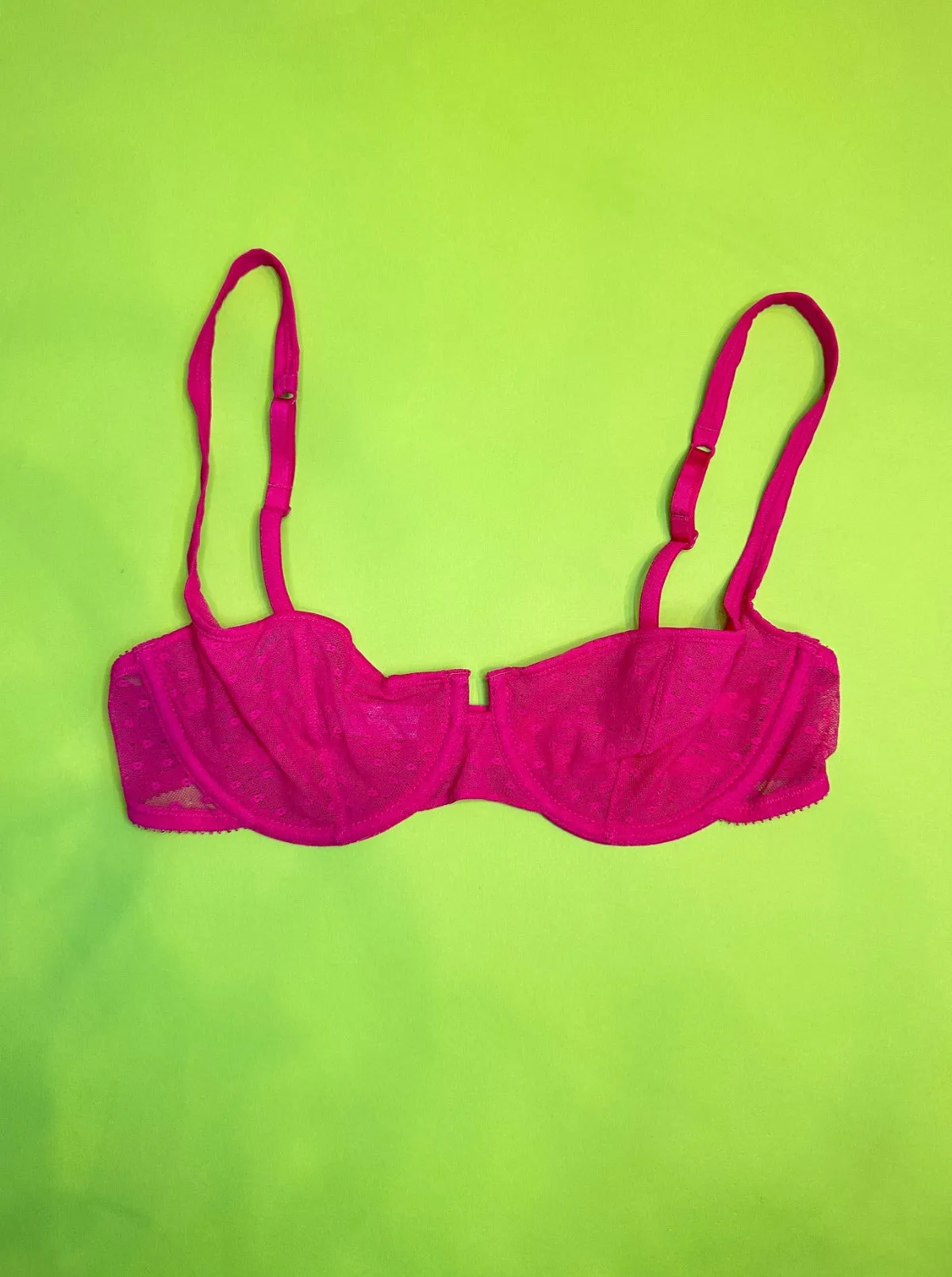 Yasmine Eslami: Joanne Demi Bra - 34C