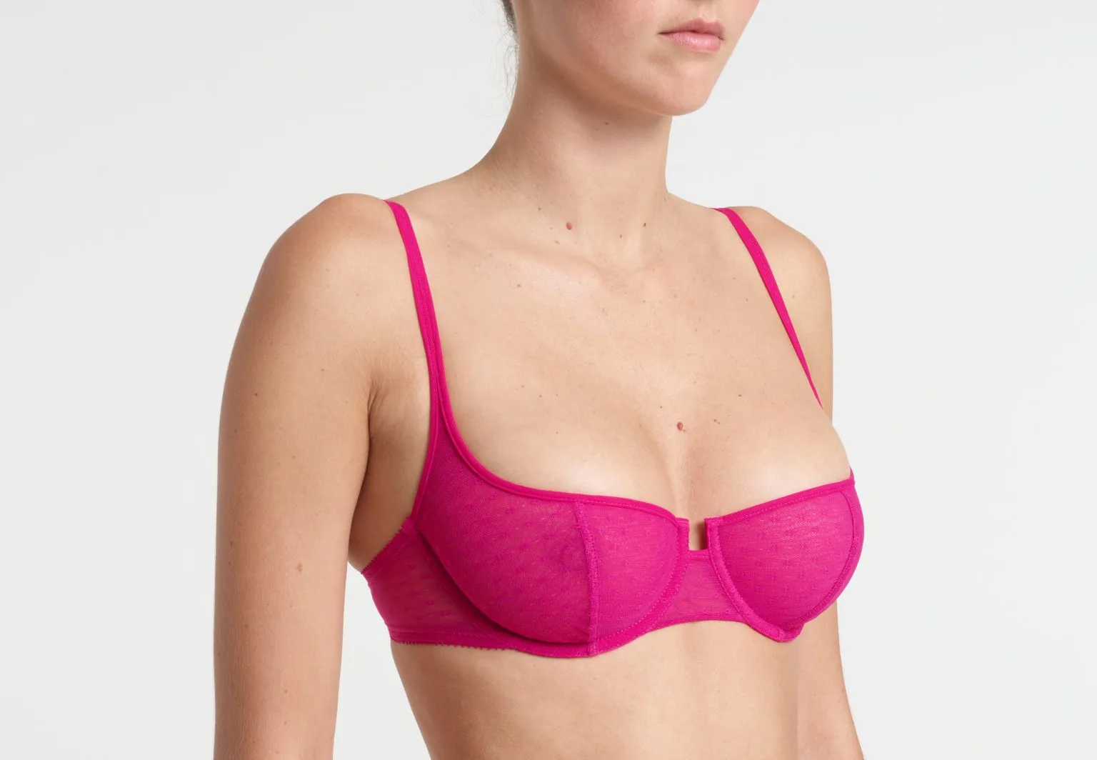 Yasmine Eslami: Joanne Demi Bra - 34C